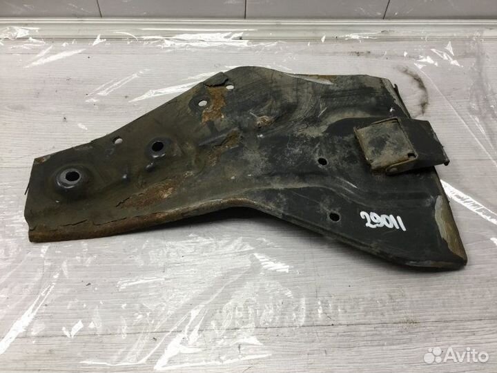 Кронштейн крыла передний правый Scania P124 12