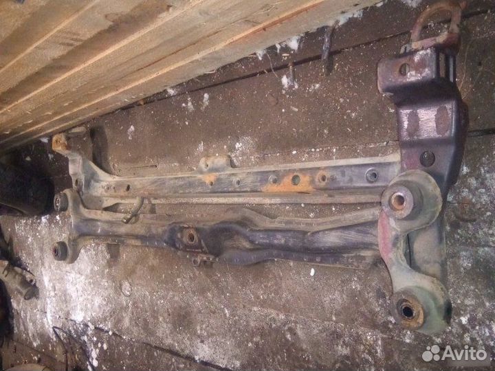 Балка подрадиаторная Volkswagen Passat B3 седан