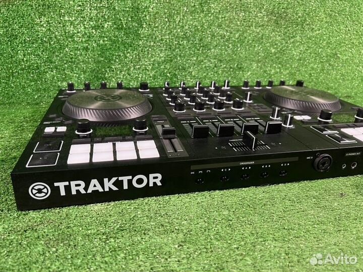 DJ-контроллер NI Traktor Kontrol S4 MK3
