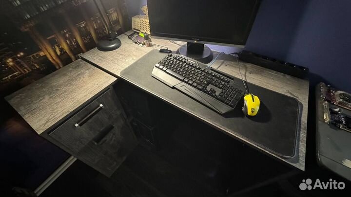 Компьютерный стол
