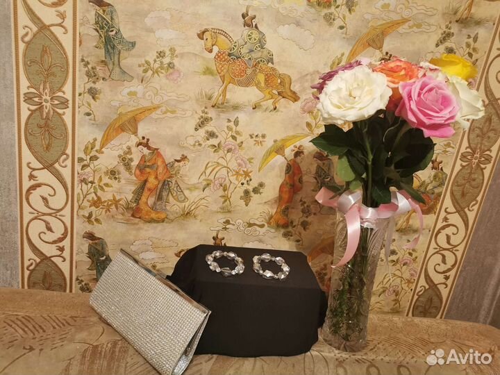 Два сверкающих браслета на руку