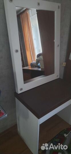 Гримерное зеркало с лампочками