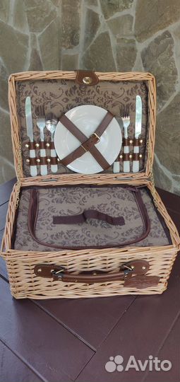 Корзина для пикника с посудой