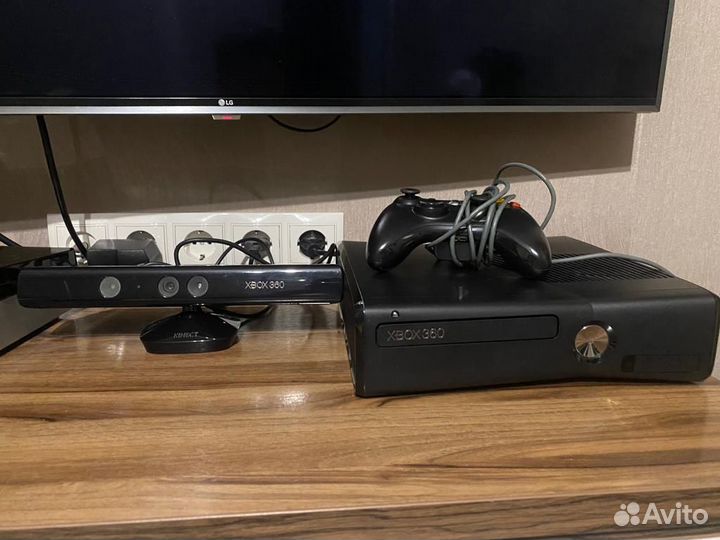 Xbox 360 с одним джостиком и кинектом