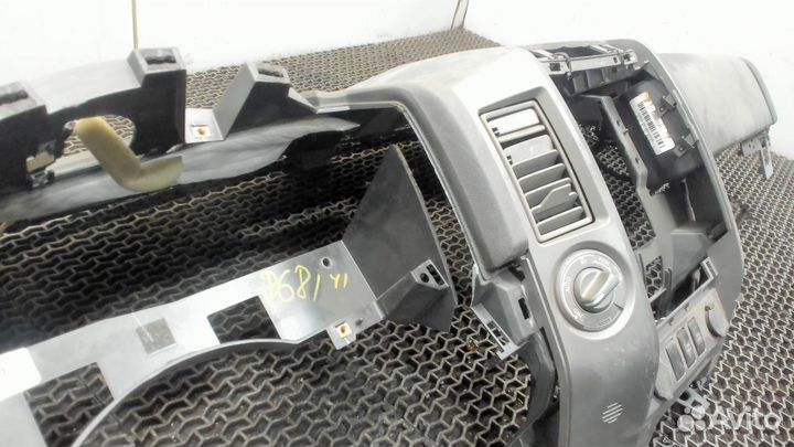 Панель передняя салона Nissan Armada, 2006