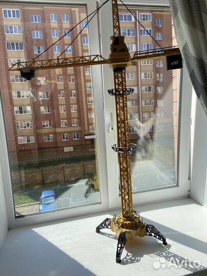 Кран большой на пульте управления