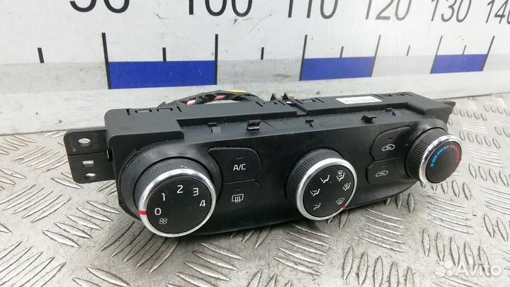 Блок управления климатической установкой Kia Ceed