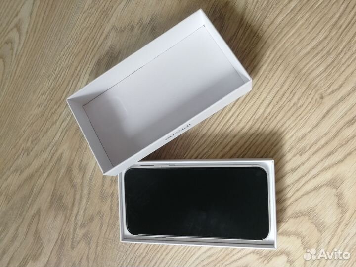 iPhone 11 128 gb + чехлы