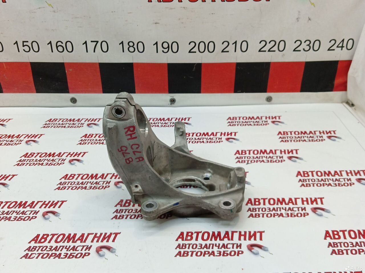 Кулак поворотный правый Мерседес CLB GLA