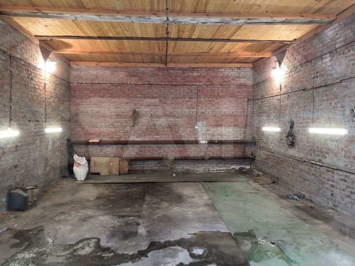 Гараж, > 30 м²