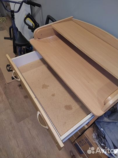 Комод с пиленальным столиком