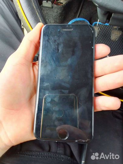 Телефон iPhone 7