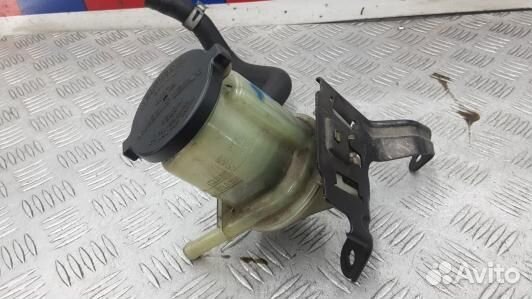 Бачок гу toyota avensis T25 (9AR07NO01)