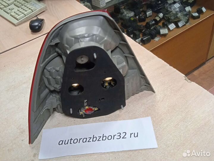 Фонарь задний внешний правый тойота Corolla DE120