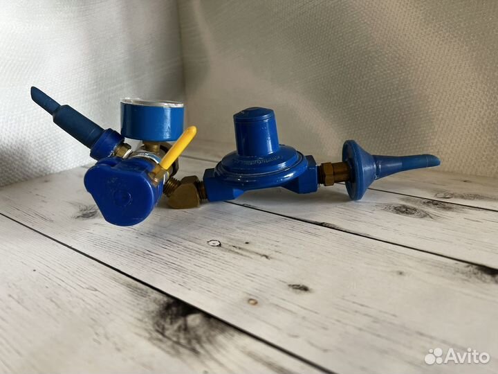 Насадка с манометром и двумя клапанами