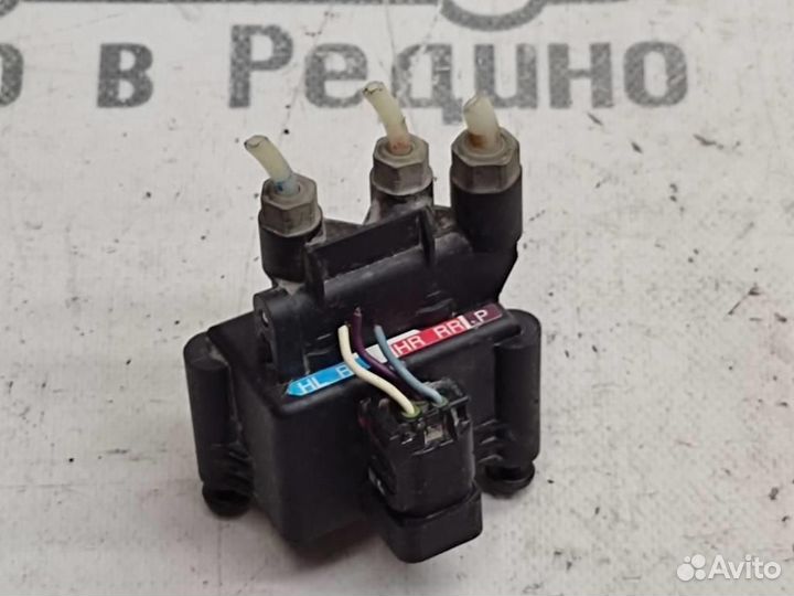 Блок клапанов пневмоподвески w251 R-class 272.9