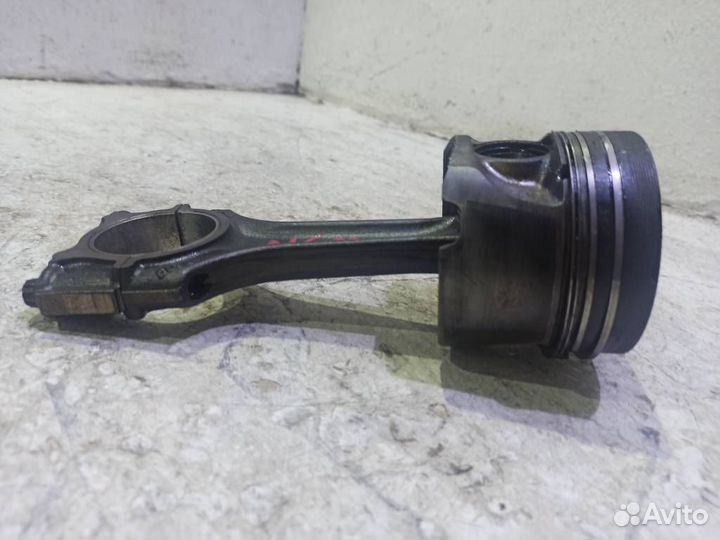 Поршень с шатуном Мерседес