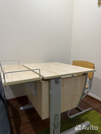 Школьная парта и стул