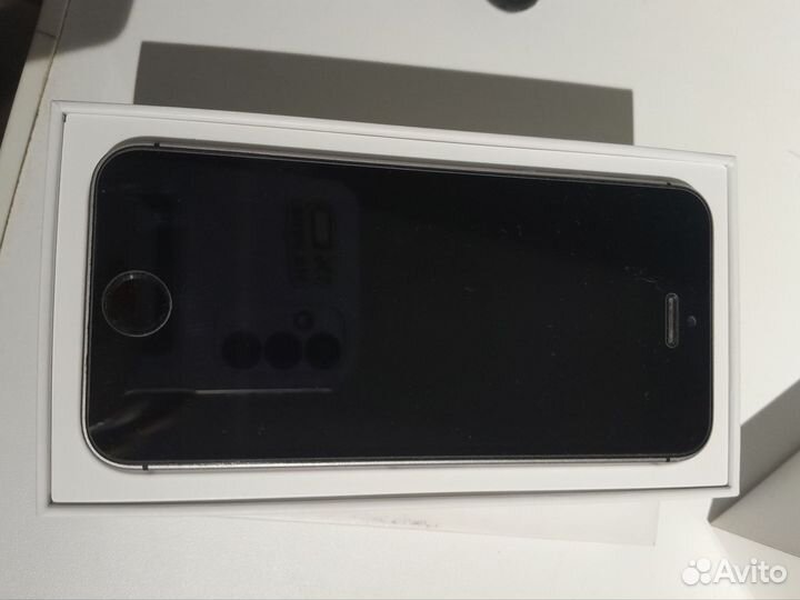 iPhone SE, 32 ГБ