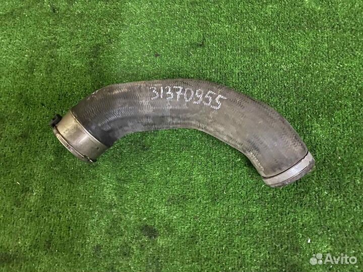 Volvo S60 XC60 патрубок интеркулера B4204T