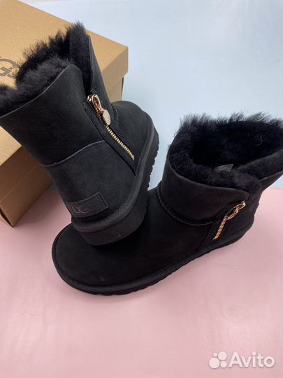 UGG женские с молнией Mini Zip черные