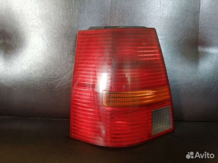 Фонарь левый Volkswagen Golf 4 универсал
