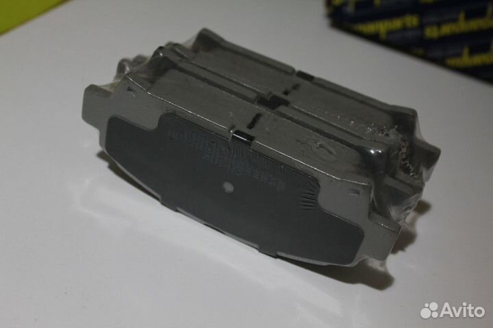 Тормозные колодки передние Toyota Avensis