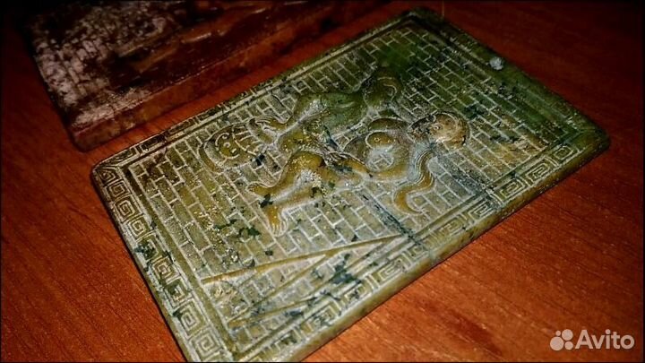 Нефритовая подвеска