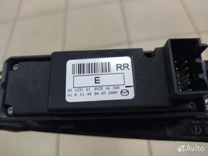 Кнопка заднего правого стеклоподъемника Mazda 3 BK