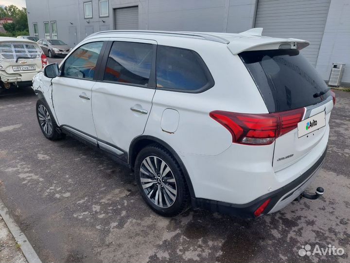 Mitsubishi Outlander 2.4 CVT, 2020, битый, 103 820 км