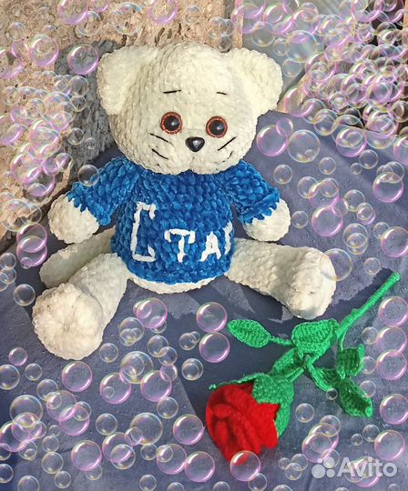 Плюшевый котик вязаный