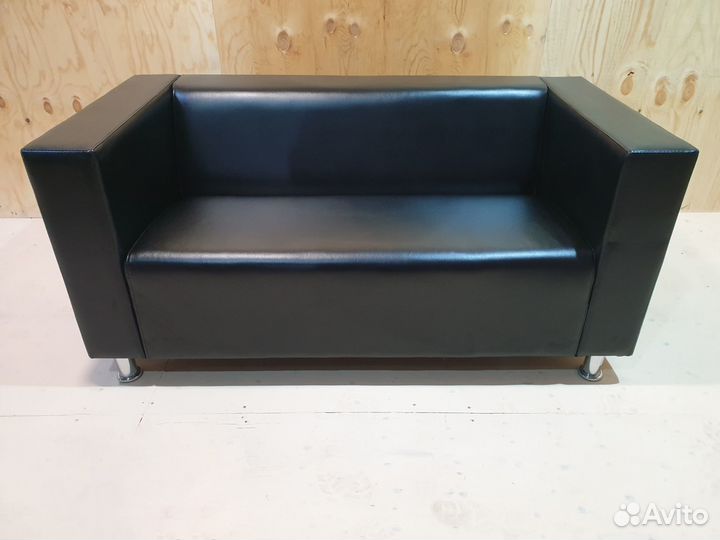 Диван в офис