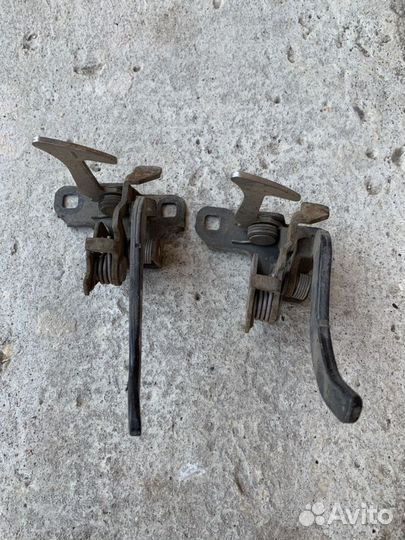 Захватный крюк капота бмв е38