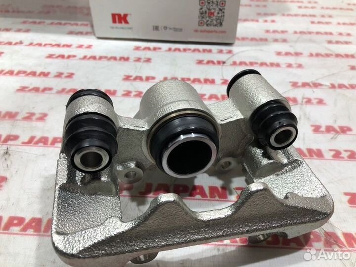 Суппорт задний правый Toyota Rav4 ACA21