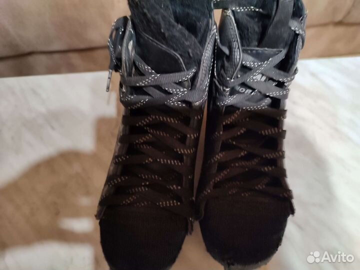 Коньки для мальчика 30,34 р-ры