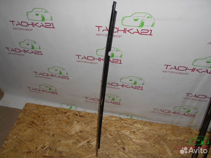 Накладка на заднюю правую дверь Toyota Rav4 CA40