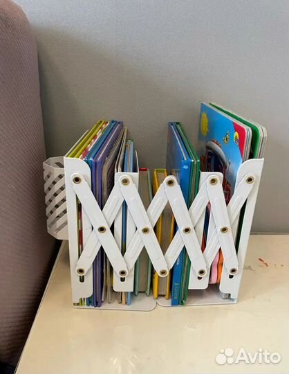 Подставка, держатель для книг