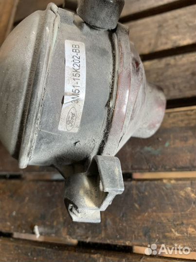 Фара противотуманная левая Ford Kuga 2008-2012