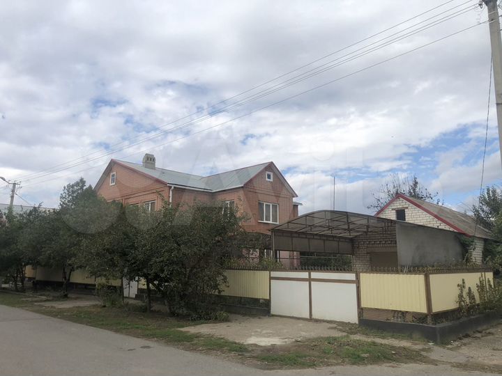 Дом 270 м² на участке 9 сот.