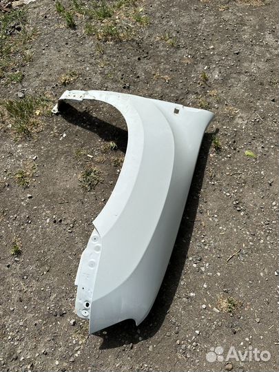 Крыло переднее правое renault duster