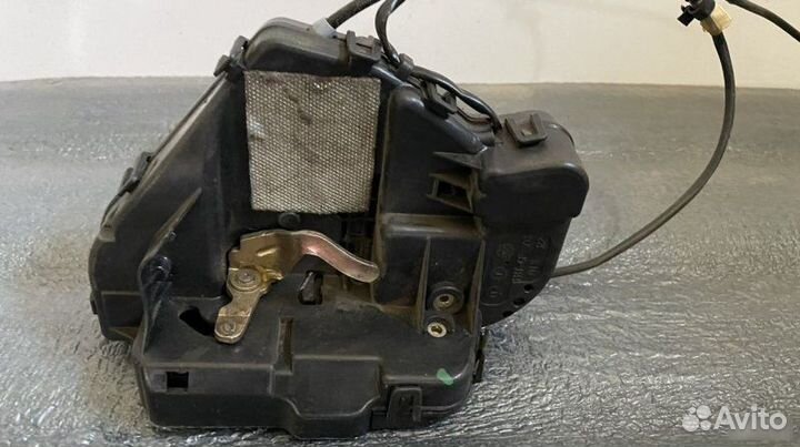 Замок двери задний правый Mercedes-Benz E-Класс