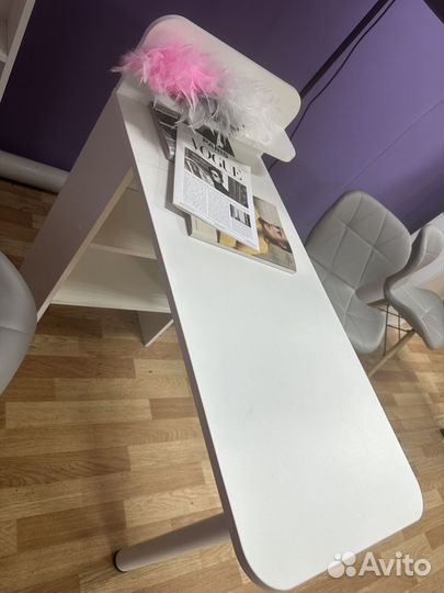 Маникюрный стол