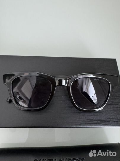 Солнцезащитные очки Yves Saint Laurent