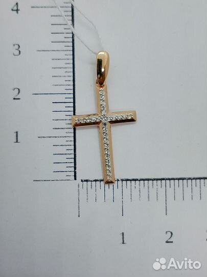 Золотая подвеска с камнем