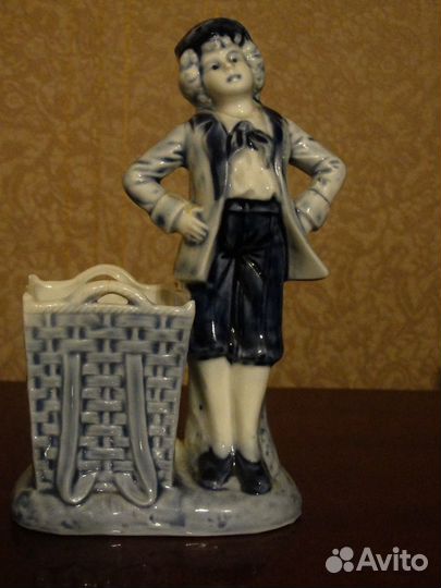 Статуэтки фарфоровые разные