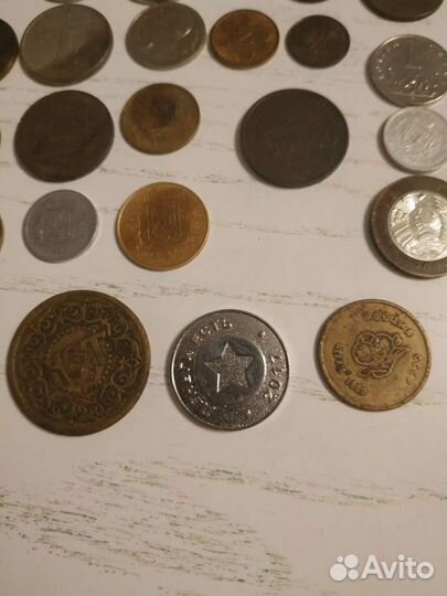 Лот монет иностранных монет и жетонов