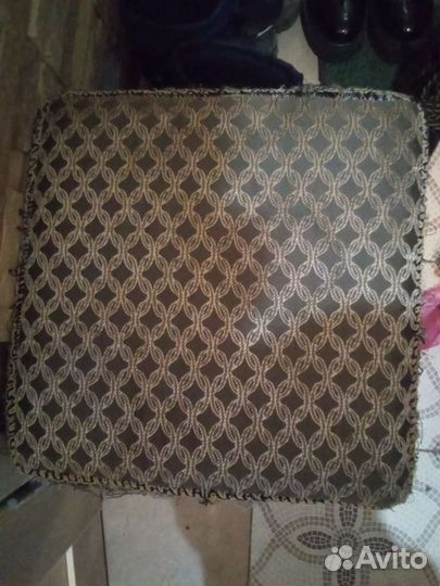 Вешалка пуфик