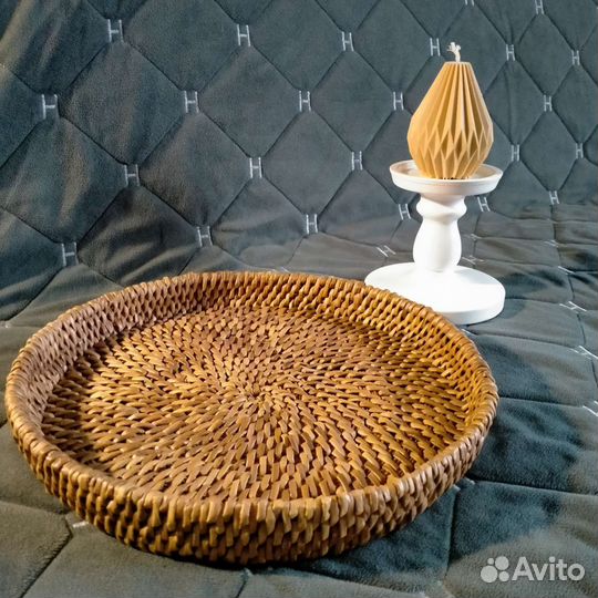 Поднос и свеча