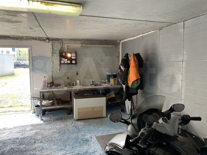 Гараж, > 30 м²