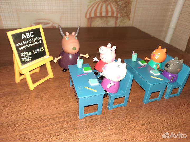 Игровой набор Свинка Пеппа Идем в школу Peppa Pig
